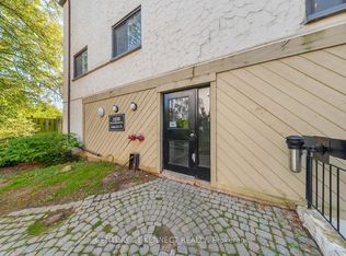 1030 Falgarwood Dr #71, Oakville, ON L6H 2P5