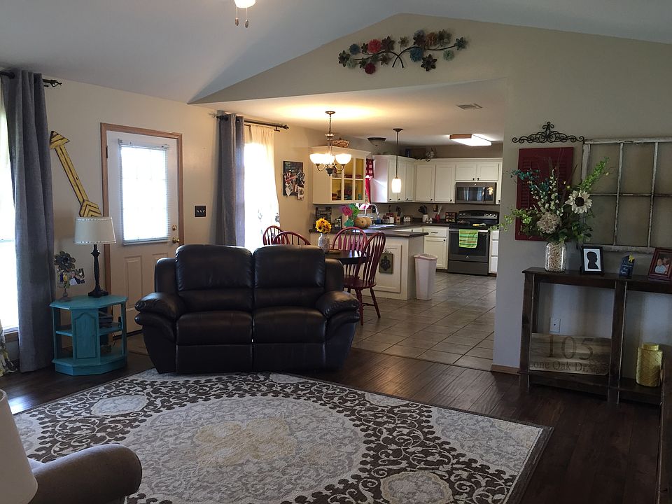 1st image of 105 Lone Oak Dr