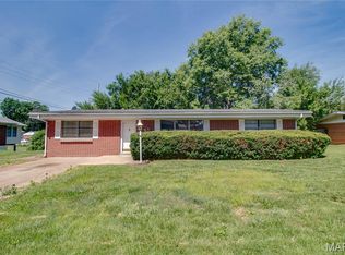 5 Columbus Dr, Belleville, IL 62226