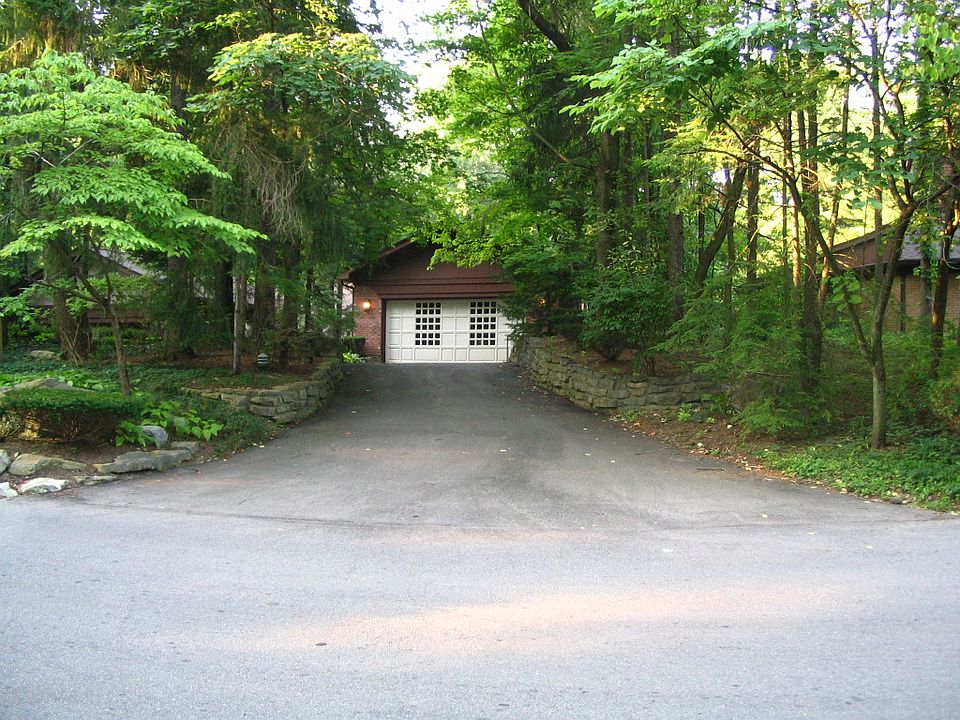 Secluded driveway