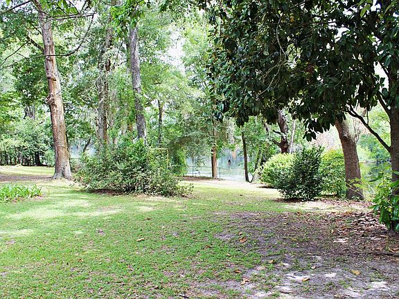 5th image of 138 NE Suwannee River Dr