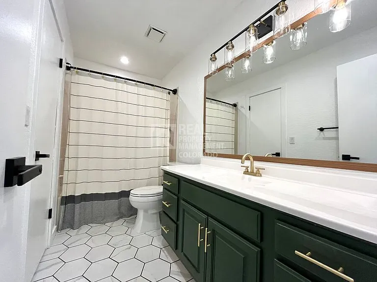 1304 Race St — Photo 11