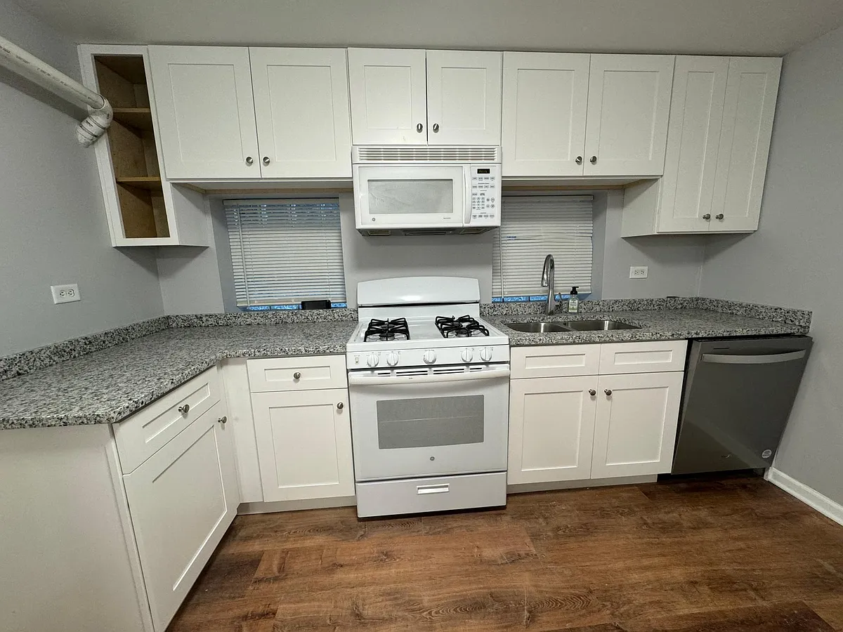 Building Photo - 4907 N Washtenaw Ave #BB