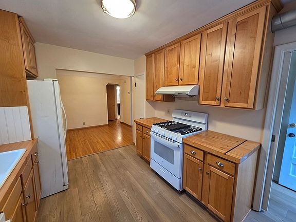3rd image of 4412 Portland Ave #1