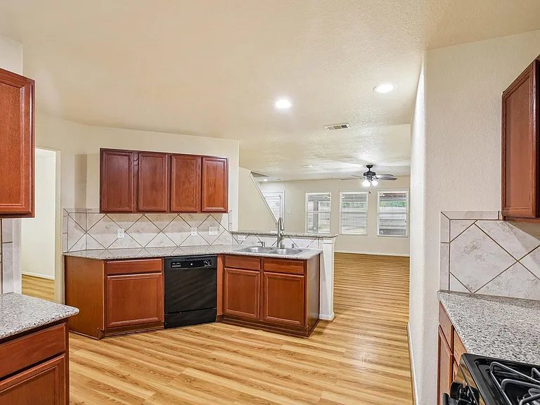 21127 Fox Orchard Ct — Photo 15