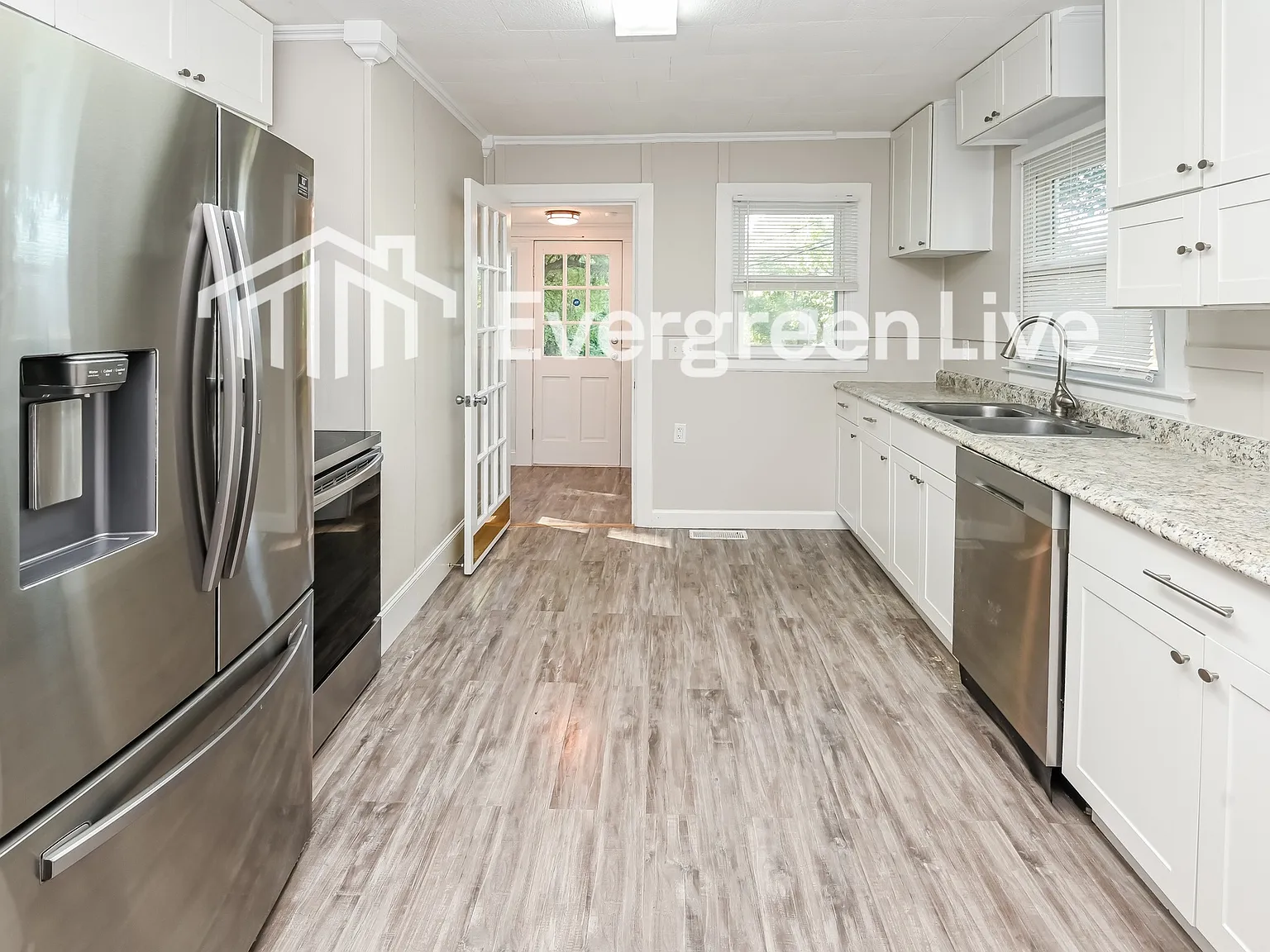 3 bed, 1.0 bath, 1129 sqft, $1,395 — Photo 3