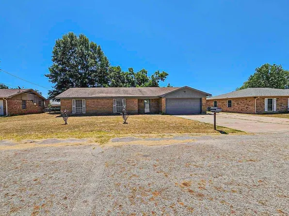 306 Palm Dr, Palestine, TX 75803