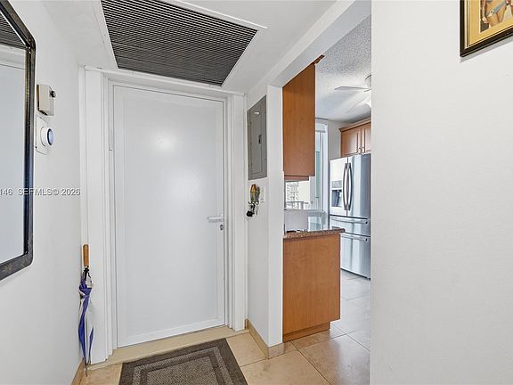 4th image of 521 N Riverside Dr APT 606