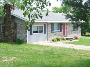 13506 Hogeye Rd, Prairie Grove, AR 72753