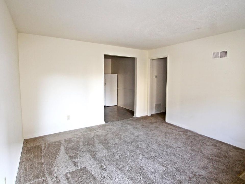 2nd image of 409 W 87th Pl