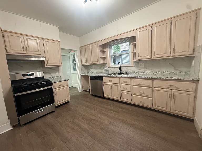 916 Quincy Ave #1 — Photo 4