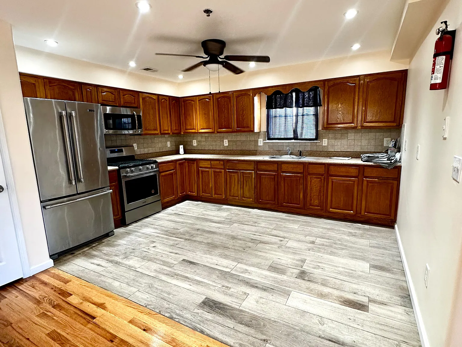 3 bed, $2,700 — Photo 1