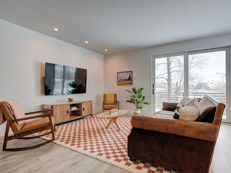 601 E Bryant St — Photo 39