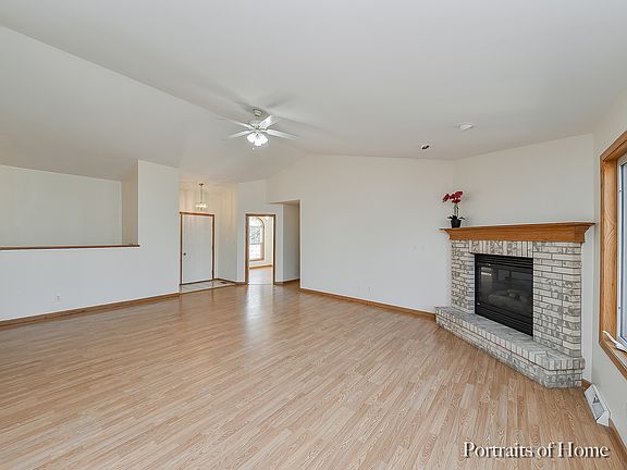 5th image of 593 Knolls St W