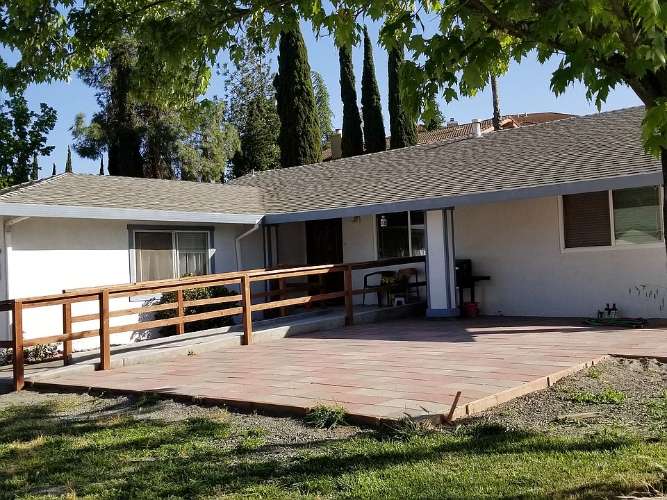 1st image of 314 Honeysuckle Dr