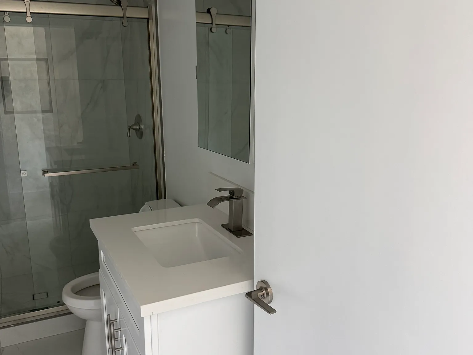 3 bed, 900 sqft, $3,000 — Photo 3