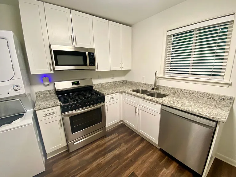 Oak Pointe Apartments — Photo 26