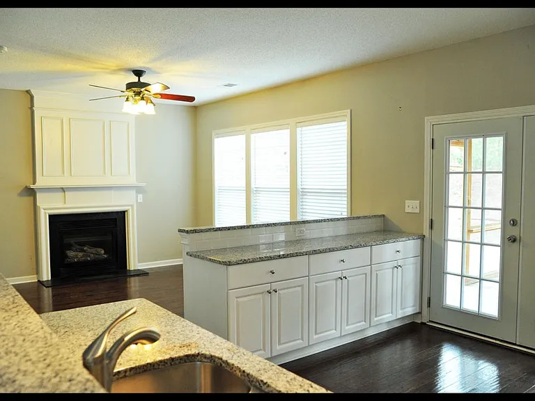 10905 Wittenridge Dr — Photo 5