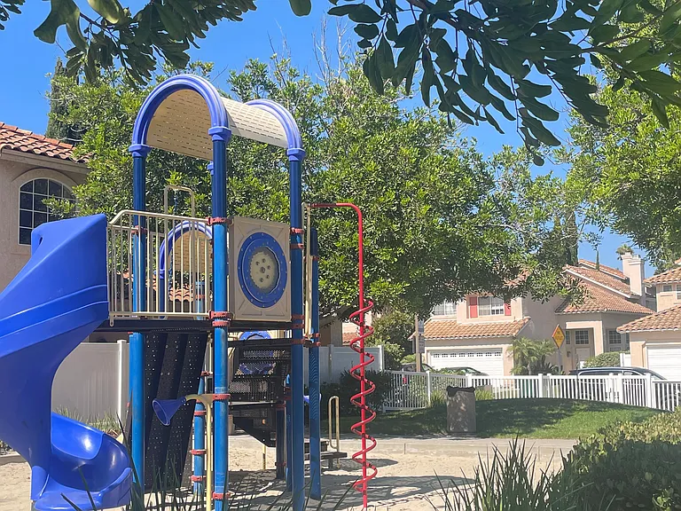 1586 Avenida Guillermo — Photo 26