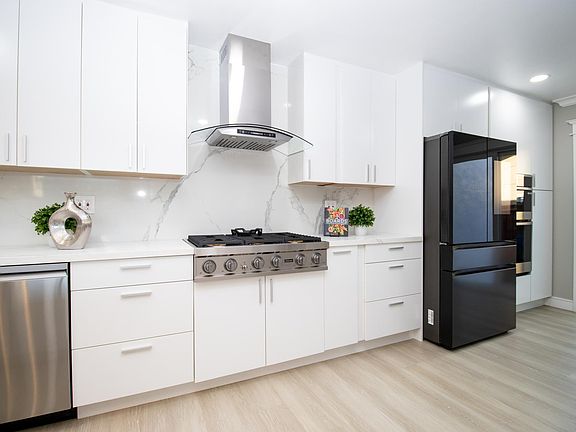 5th image of 38775 Logan Dr