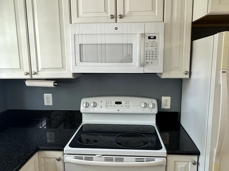 12103 Greenwood Ct #201 — Photo 15