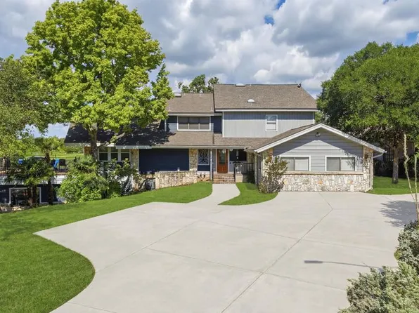 701 Oakland Hills Ln E, Kerrville, TX 78028