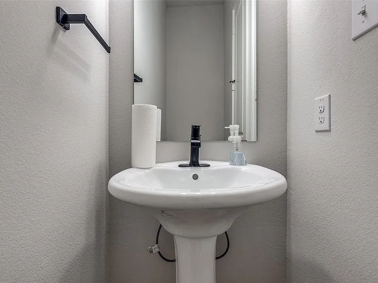 13131 Perennial Springs Dr — Photo 10