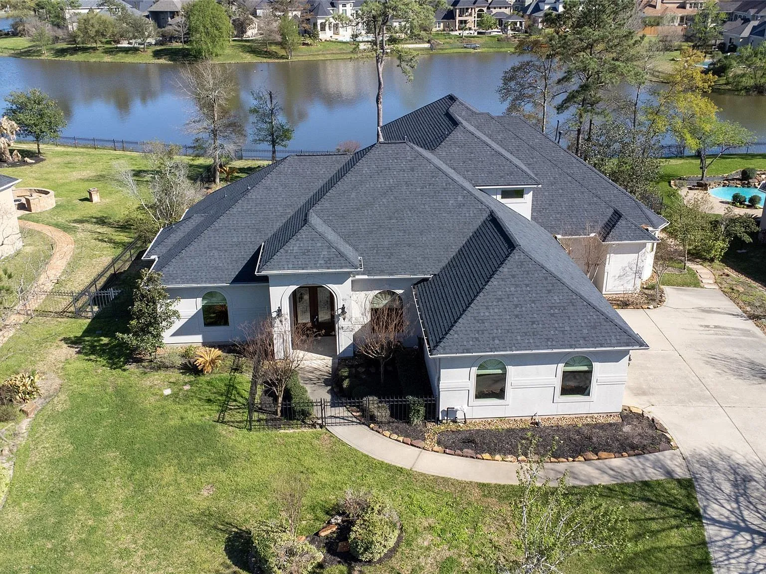 4 bed, 3.5 bath, 3402 sqft, $4,195 — Photo 2