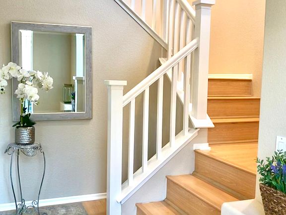 Foyer ... entry to unit