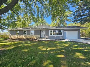 1060 Dale St SW, Hutchinson, MN 55350