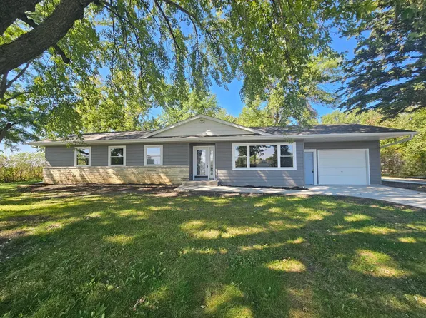 1060 Dale St SW, Hutchinson, MN 55350