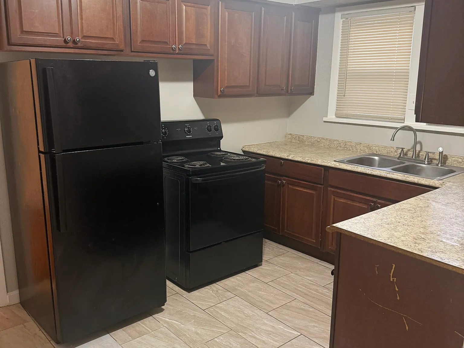3 bed, 1277 sqft, $1,750 — Photo 4