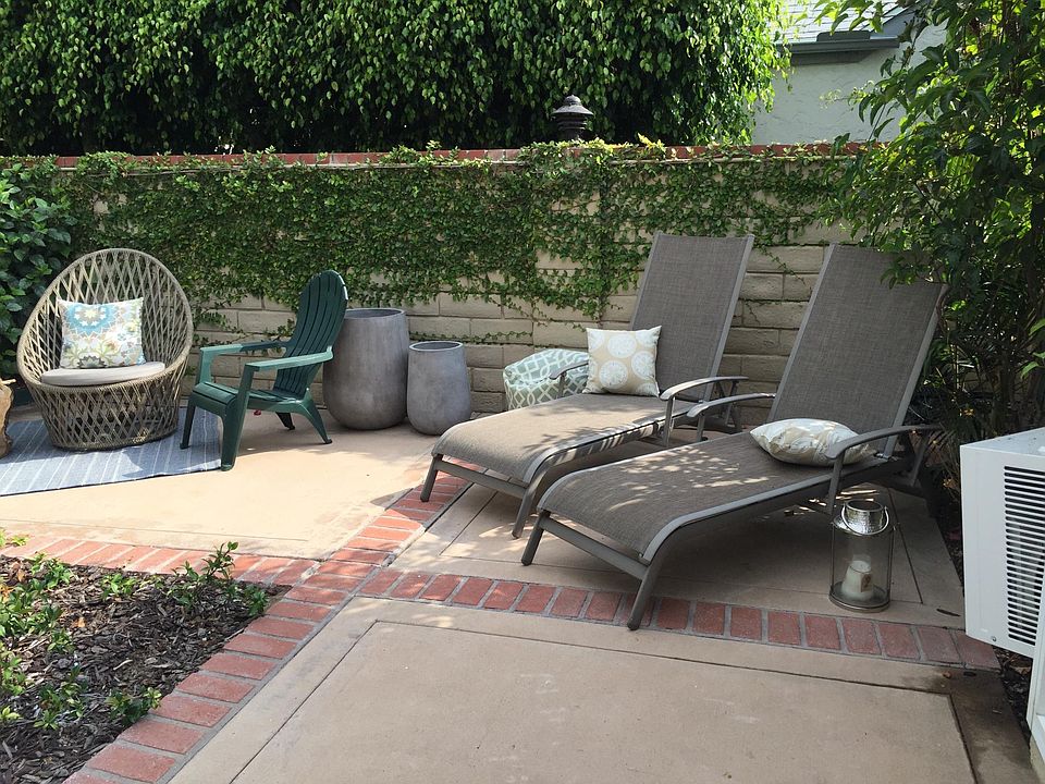 Huge courtyard... furniture not included.