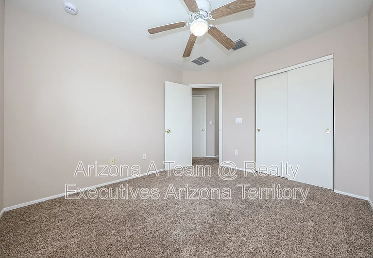 2416 W Chris Oliver Way — Photo 22