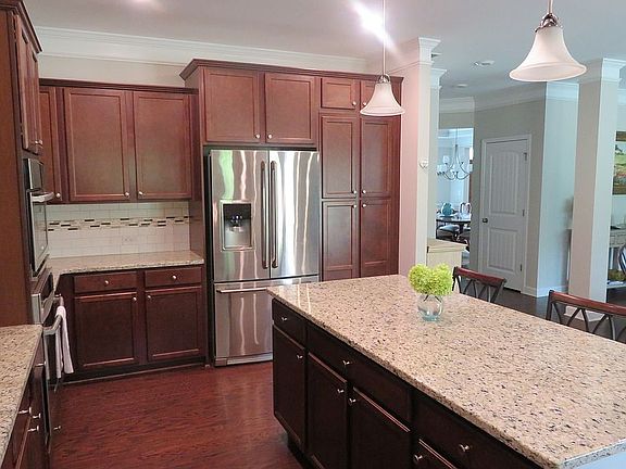 4th image of 203 Birchin Dr