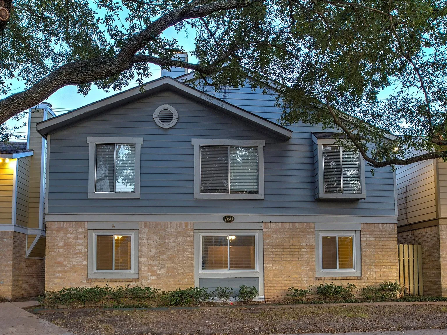 2 bed, 2.0 bath, 850 sqft, $1,300 — Photo 3