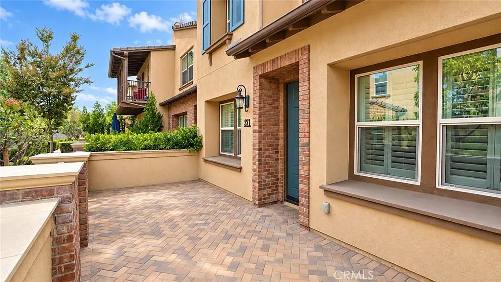 4 bed, 1855 sqft, $4,800 — Photo 3