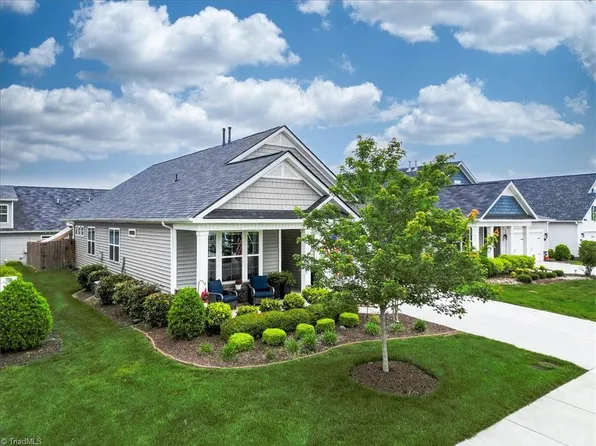 5127 Garnet Hill Dr, Clemmons, NC 27012