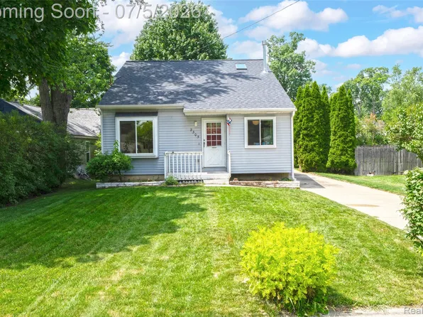 2305 Ellery Ave, Waterford, MI 48327