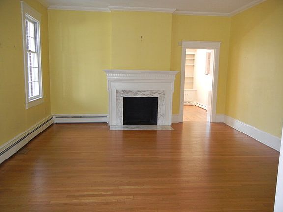 4th image of 1617 Irish St