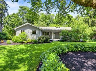 389 Bread And Cheese Hollow Rd, Northport, NY 11768