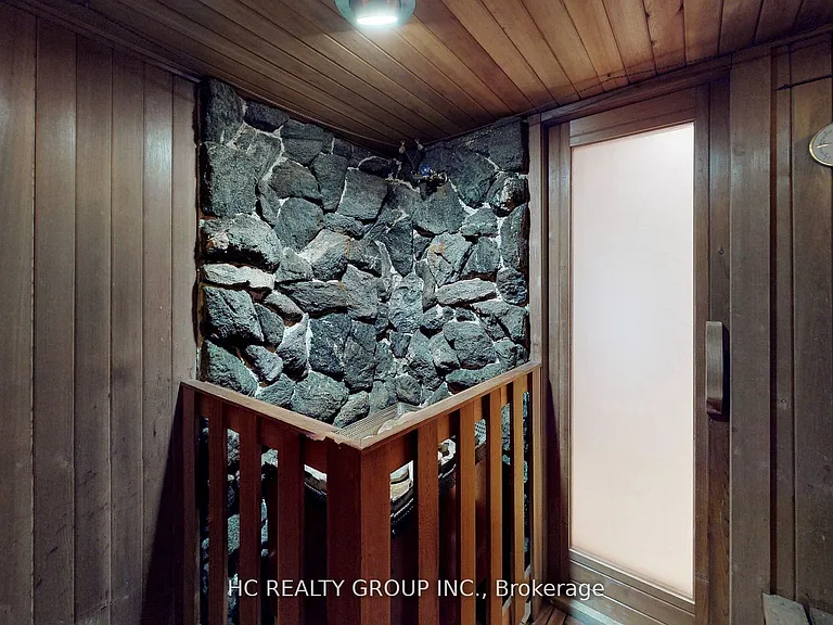 83 Fairway Heights Dr — Photo 32