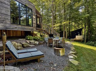 15 Mahkeenac Heights Rd, Stockbridge, MA 01262