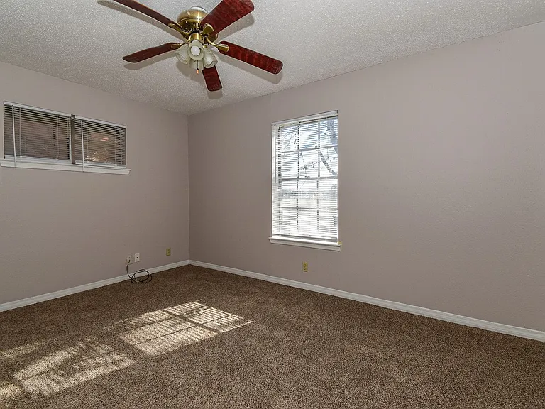 3404 Stanford St — Photo 15