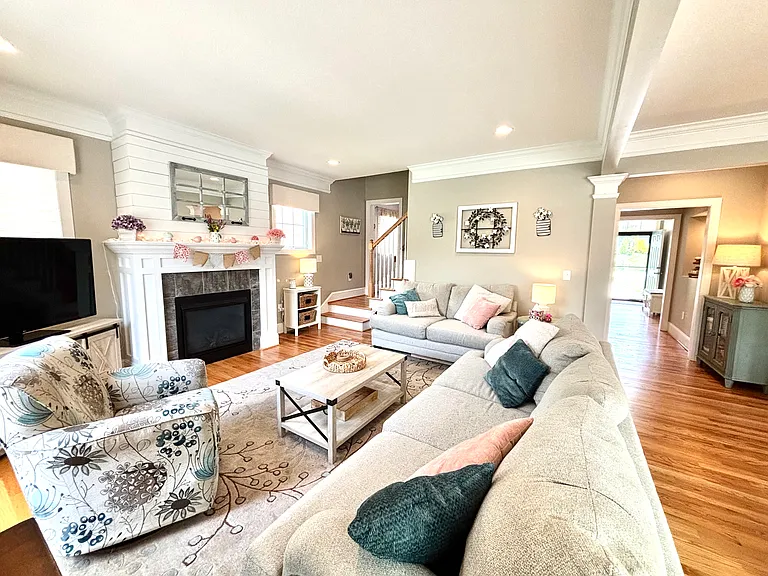 1901 Forest Ln — Photo 14