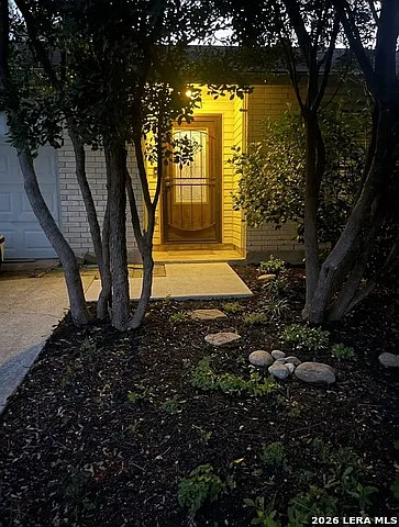 3 bed, 2.0 bath, 1738 sqft, $1,850 — Photo 2