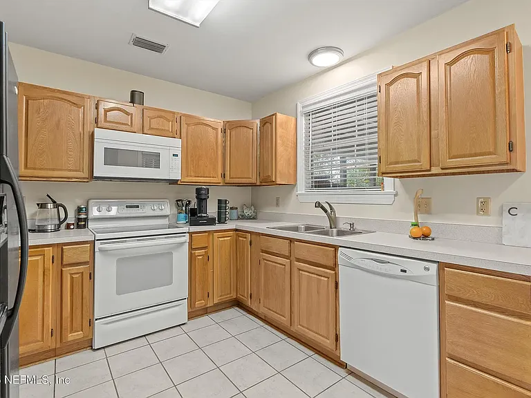 910 Talbot Ave — Photo 8