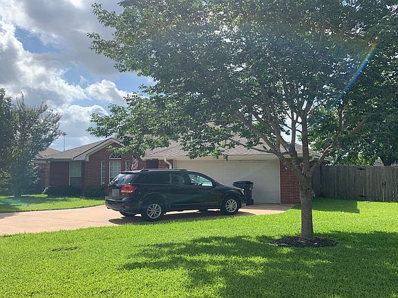 2nd image of 1202 Skyline Ct