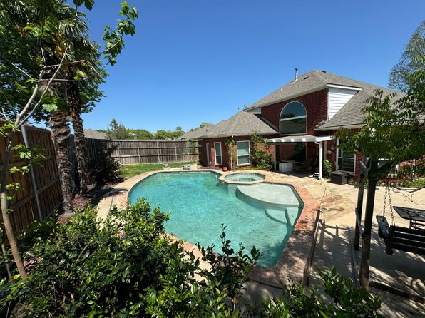 8001 Stonehaven Ln, Rowlett, TX 75089
