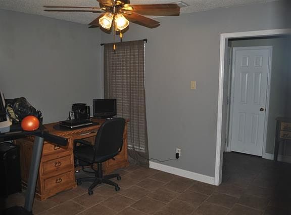4th image of 901 Bridgewater Ln